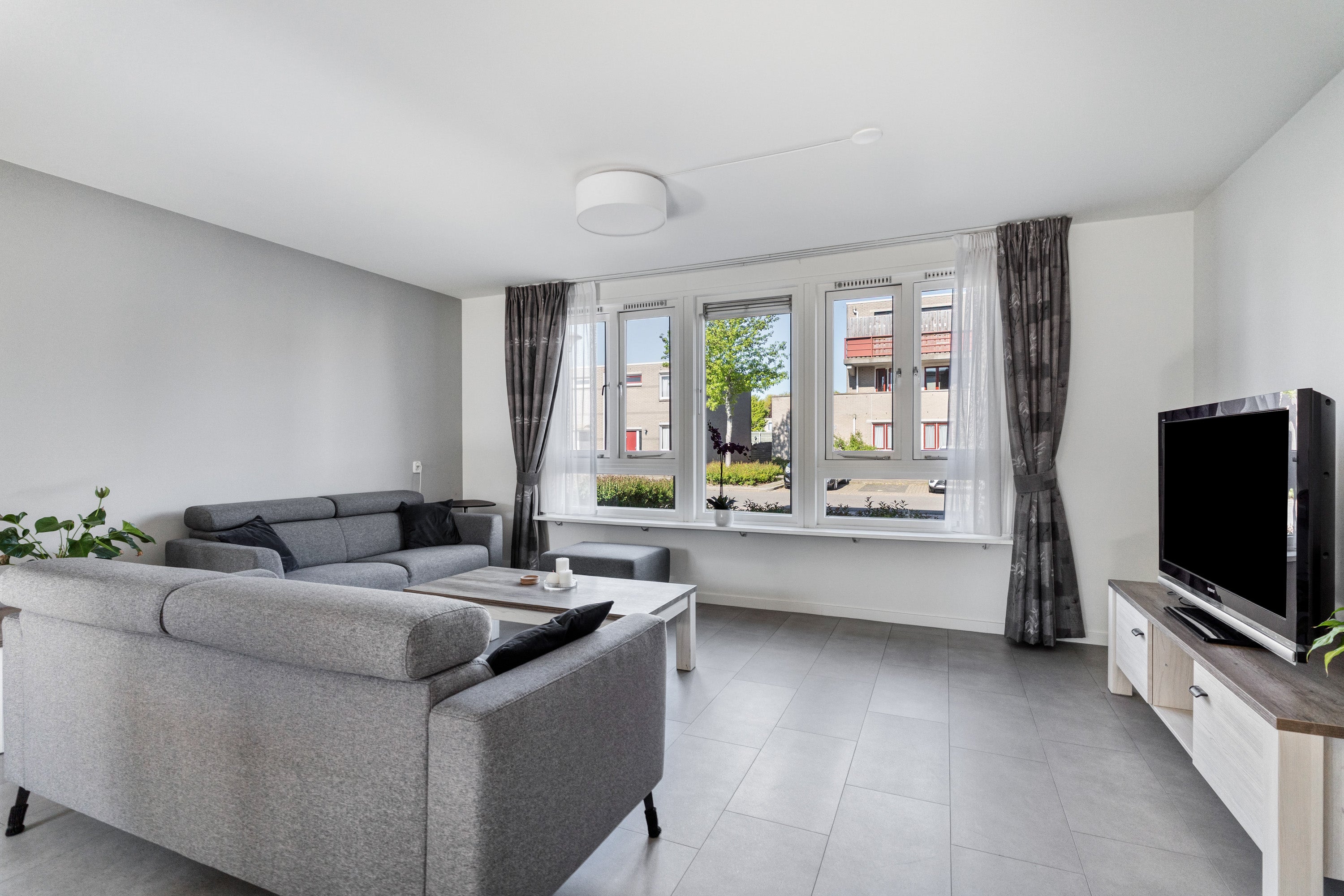 Appartement te koop: Basilicumweg 165, Almere
