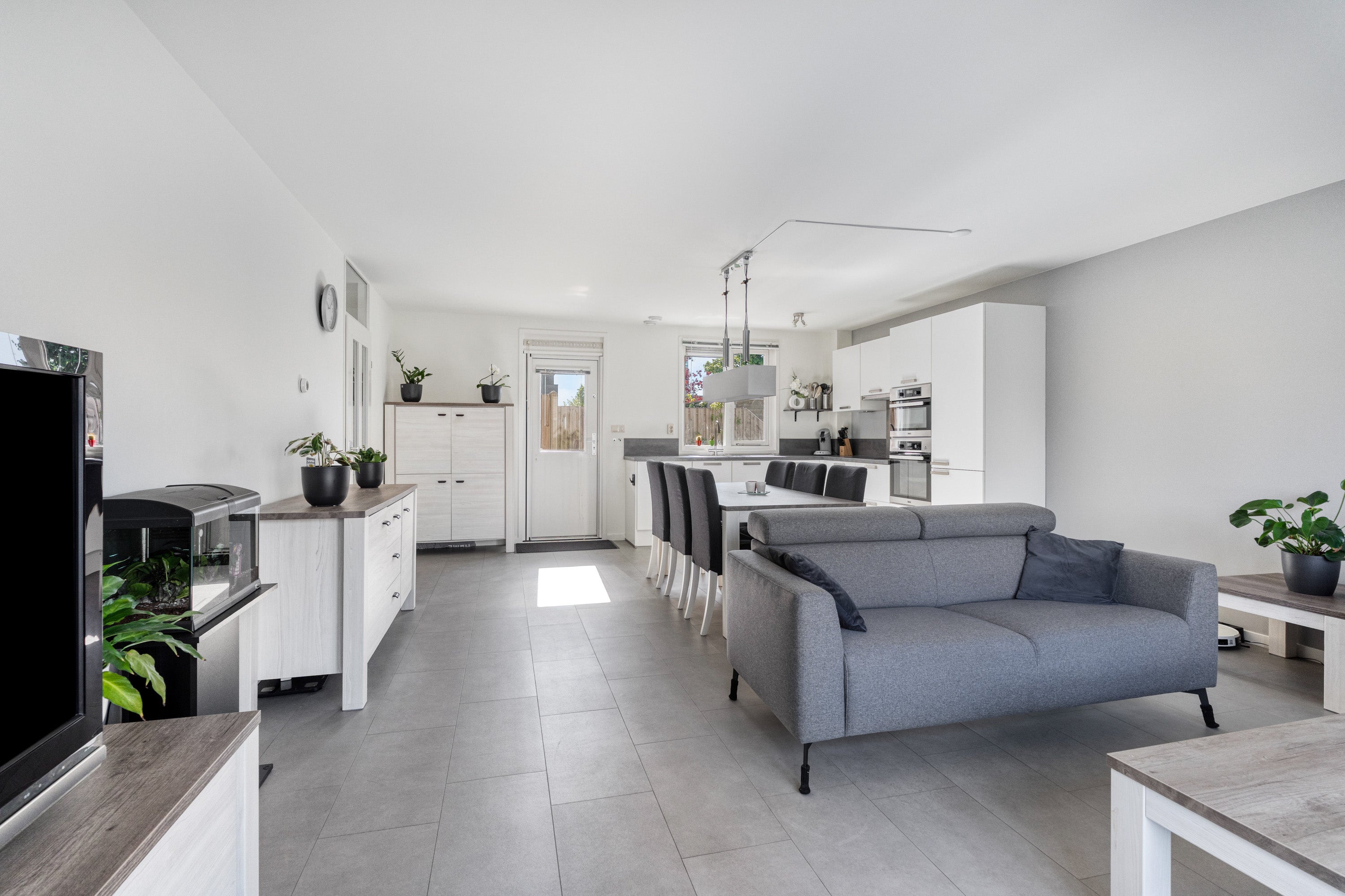 Appartement te koop: Basilicumweg 165, Almere