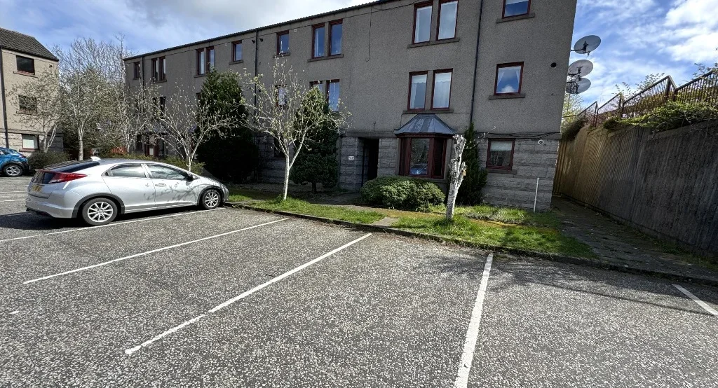 Flat Cairnfield Circle in Aberdeen City