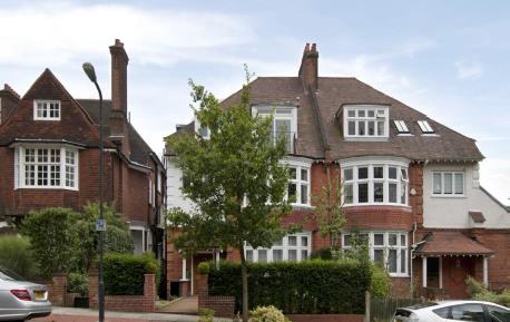 Flat Oakhill Avenue in Greater London