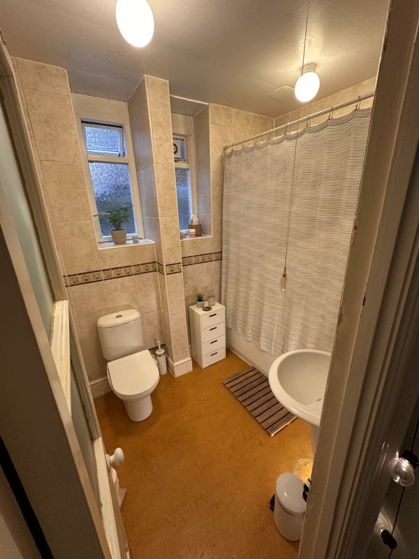 Room Clarendon Road in Bristol