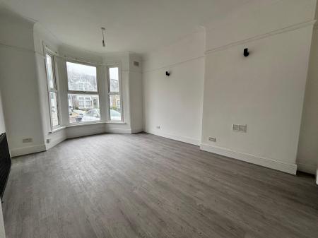 Flat Seymour Gardens in Greater London