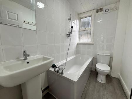 Flat Seymour Gardens in Greater London