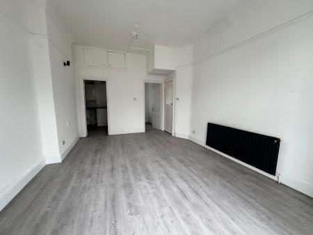 Flat Seymour Gardens in Greater London