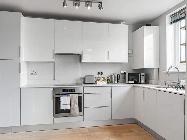 Flat Goldhawk Road in Greater London