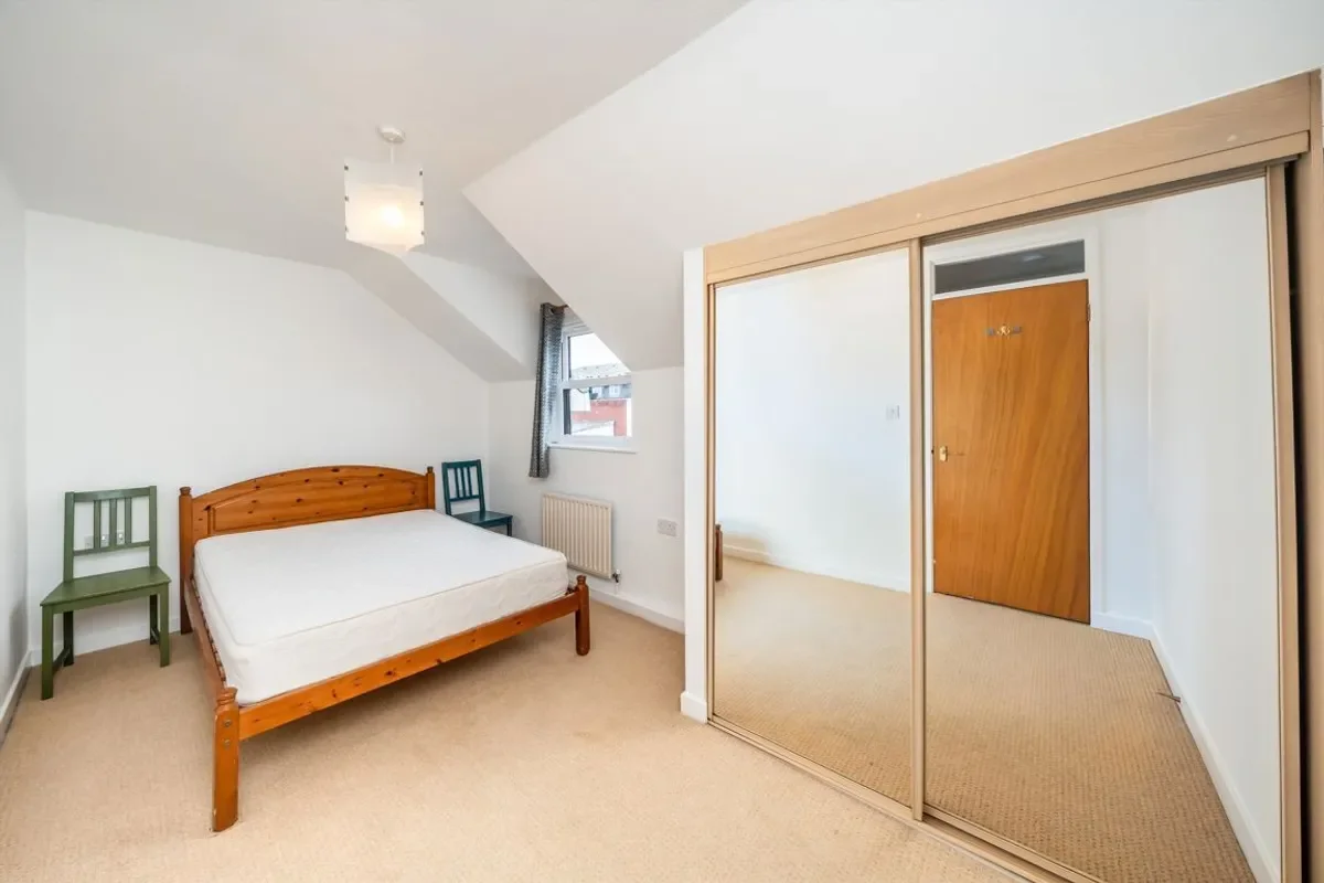 Flat Flock Mill Place in Greater London