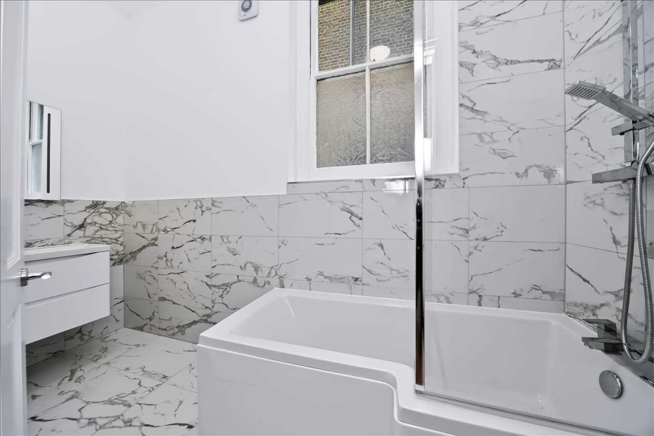 Flat Vanbrugh Park in Greater London