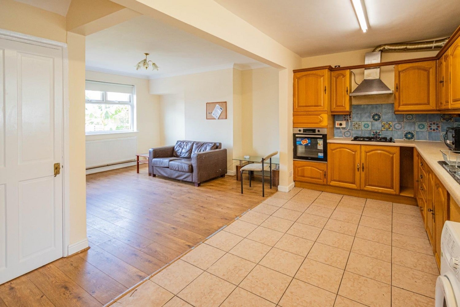 Room Lockleaze Road in Bristol