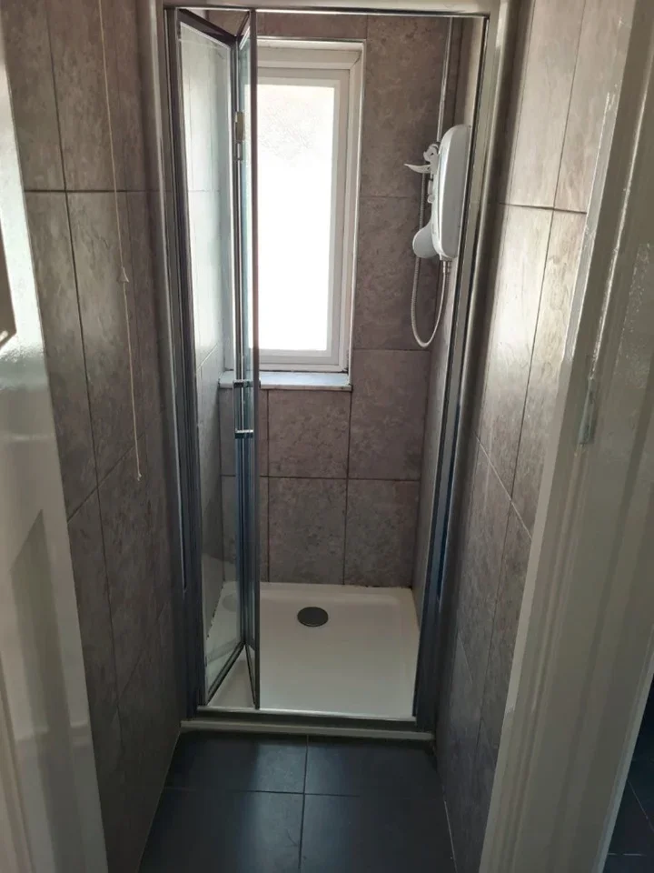 Room Hendale Avenue in Greater London