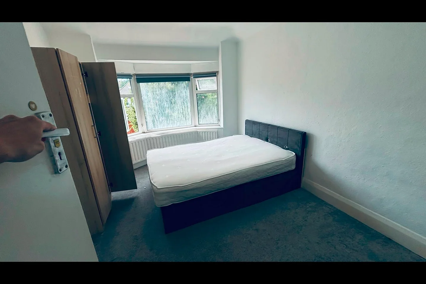 Room Hendale Avenue in Greater London