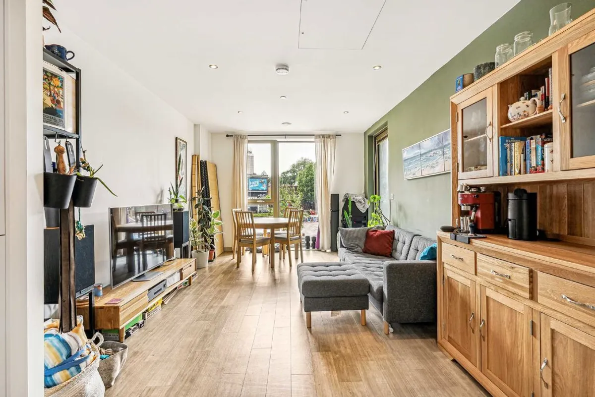 Flat Stockwell Road in Greater London