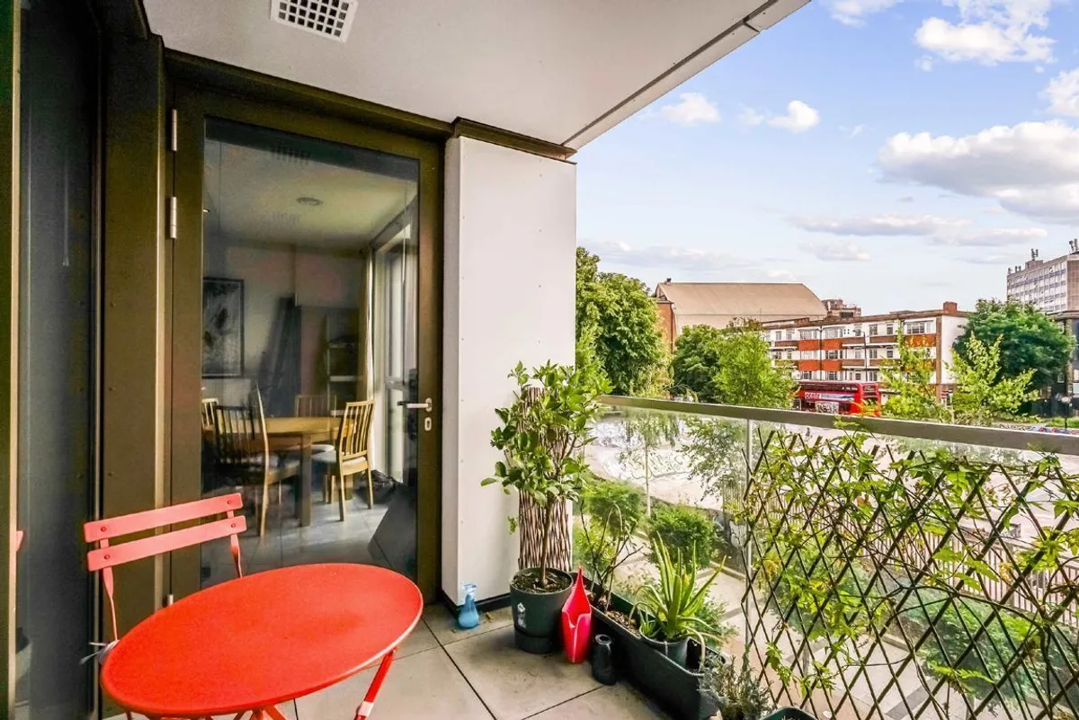 Flat Stockwell Road in Greater London