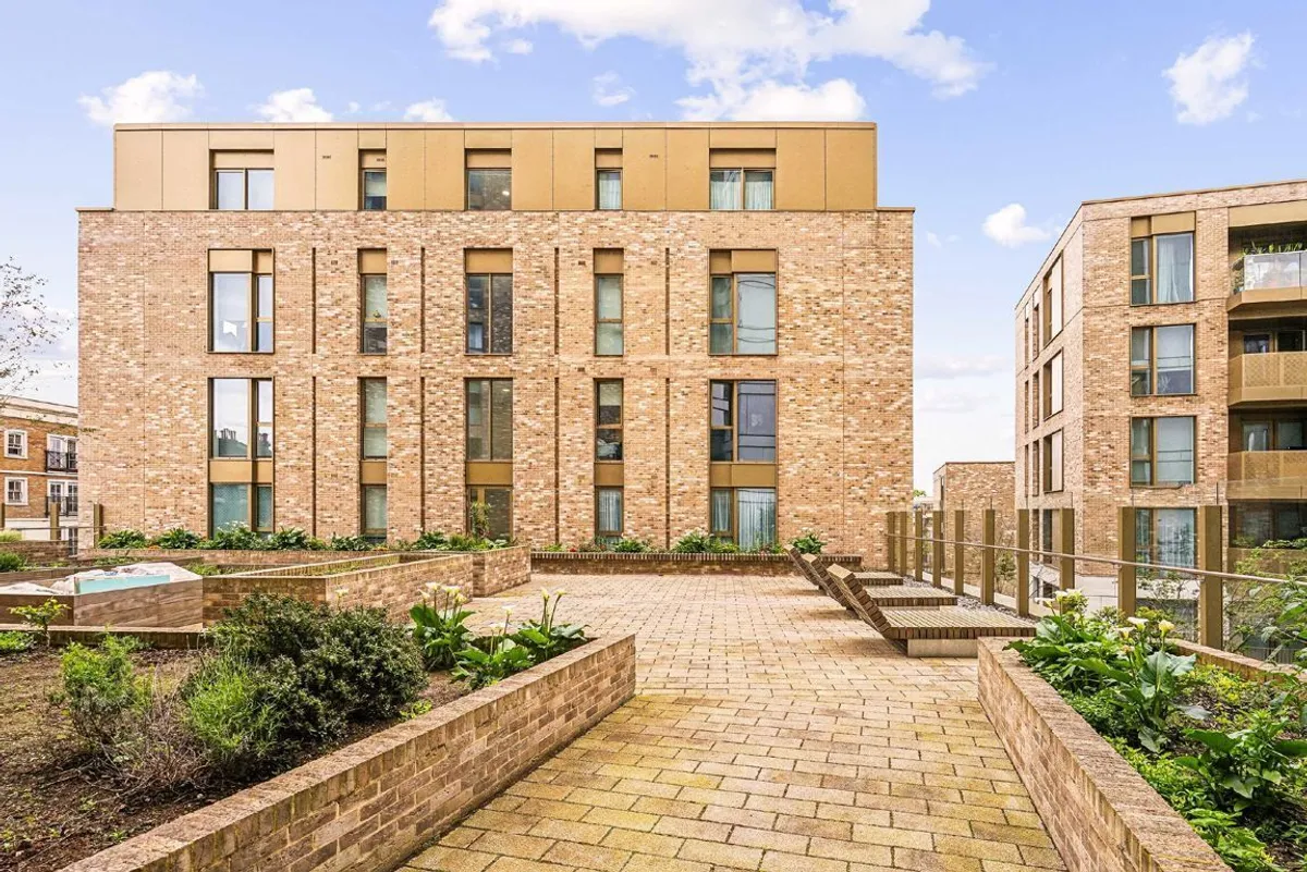 Flat Stockwell Road in Greater London