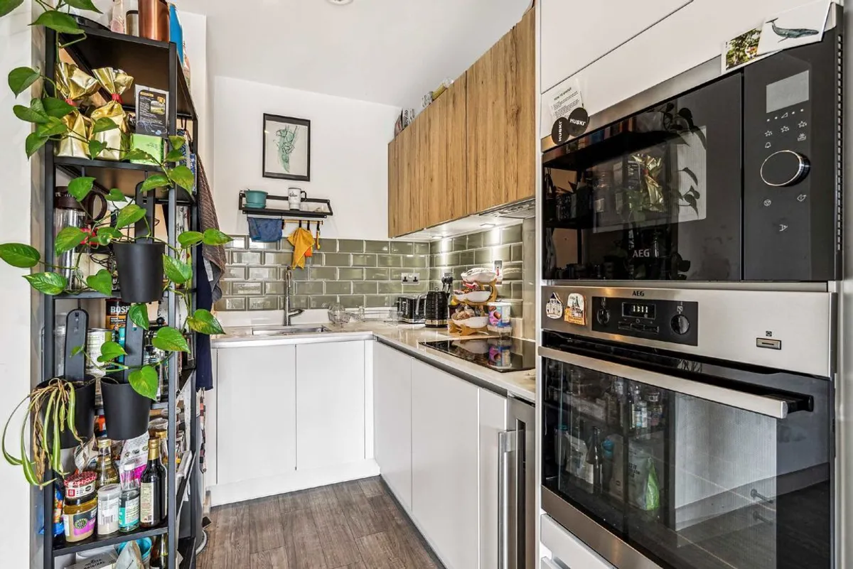 Flat Stockwell Road in Greater London