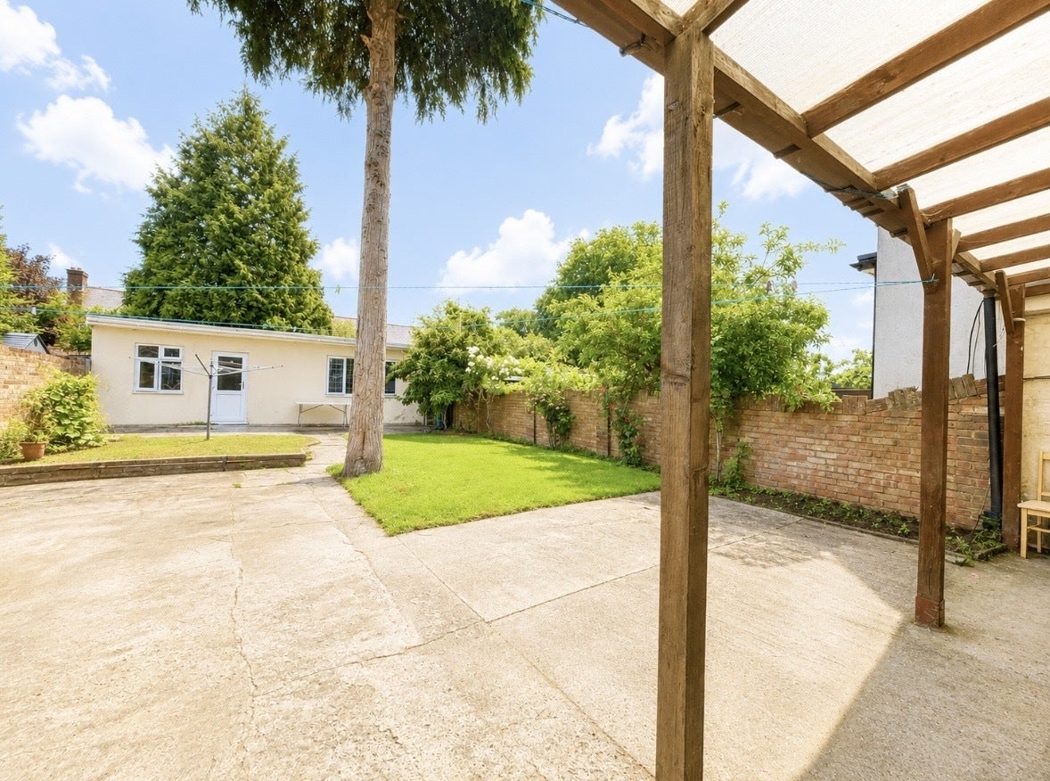 Room Southbury Road in Greater London