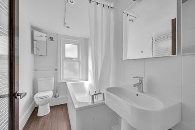 Flat Glenton Road in Greater London