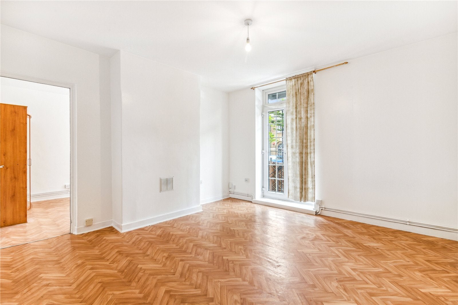 Flat Maygood Street in Greater London