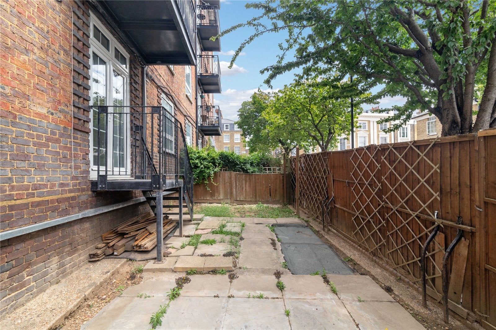 Flat Maygood Street in Greater London