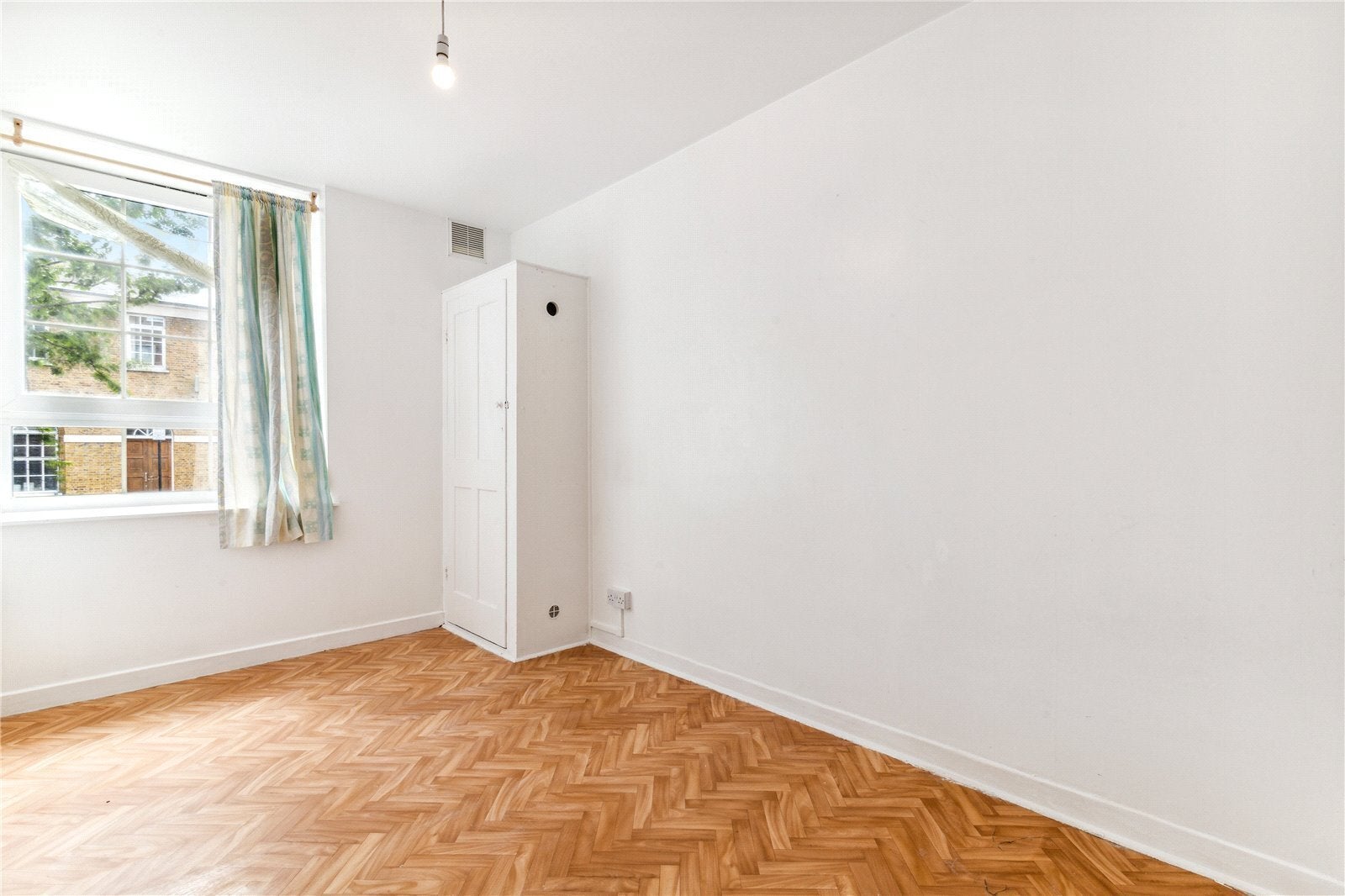 Flat Maygood Street in Greater London