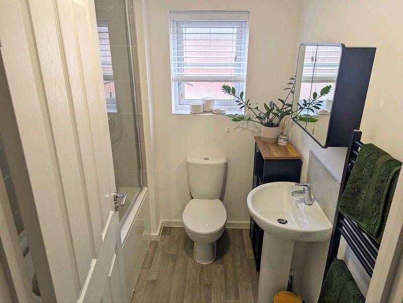 Room Queenborough Road in Coventry