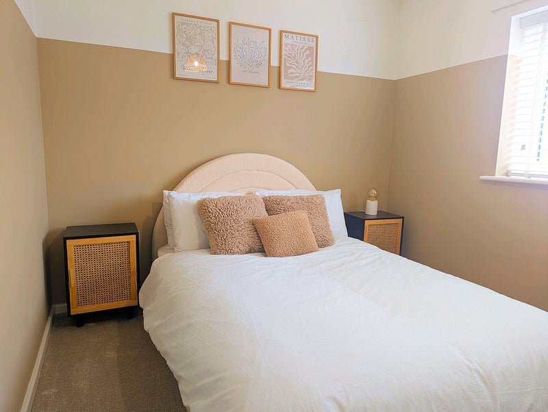 Room Queenborough Road in Coventry