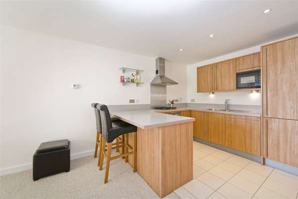 Flat Eden Grove in Greater London