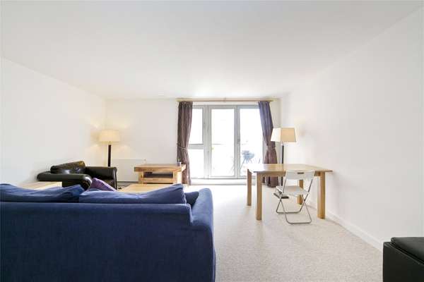 Flat Eden Grove in Greater London