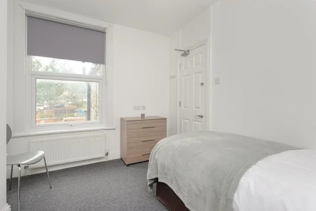 Room Richmond Road in Gillingham