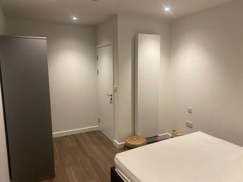 Room College Road in Greater London