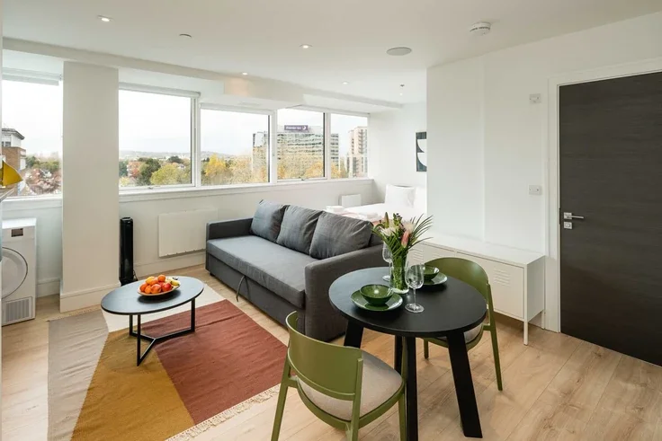 Flat Olympic Way in Greater London