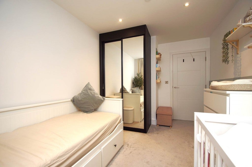 Flat Bircherley Green in East Hertfordshire