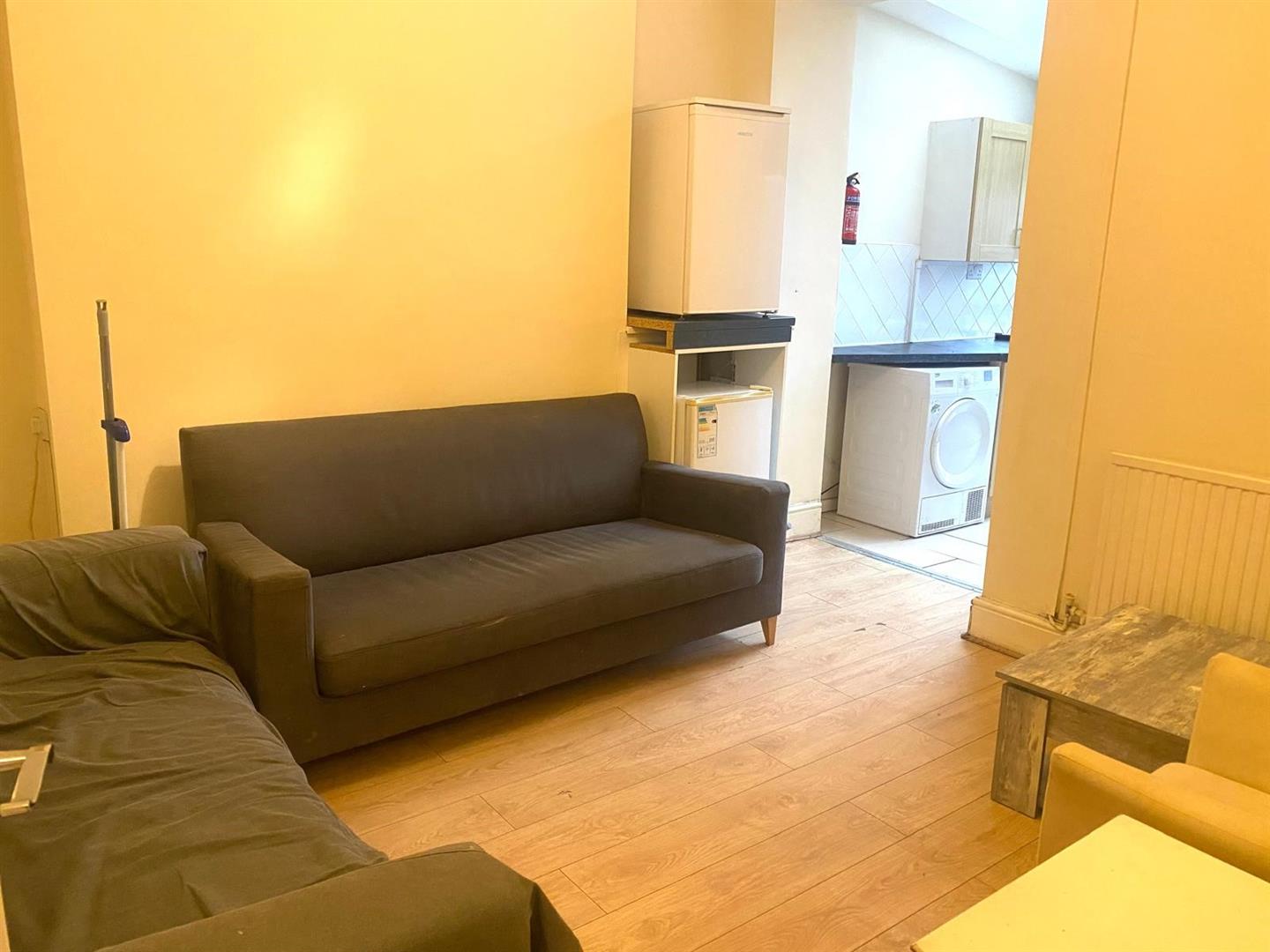 Flat Queen Street in Pontypridd