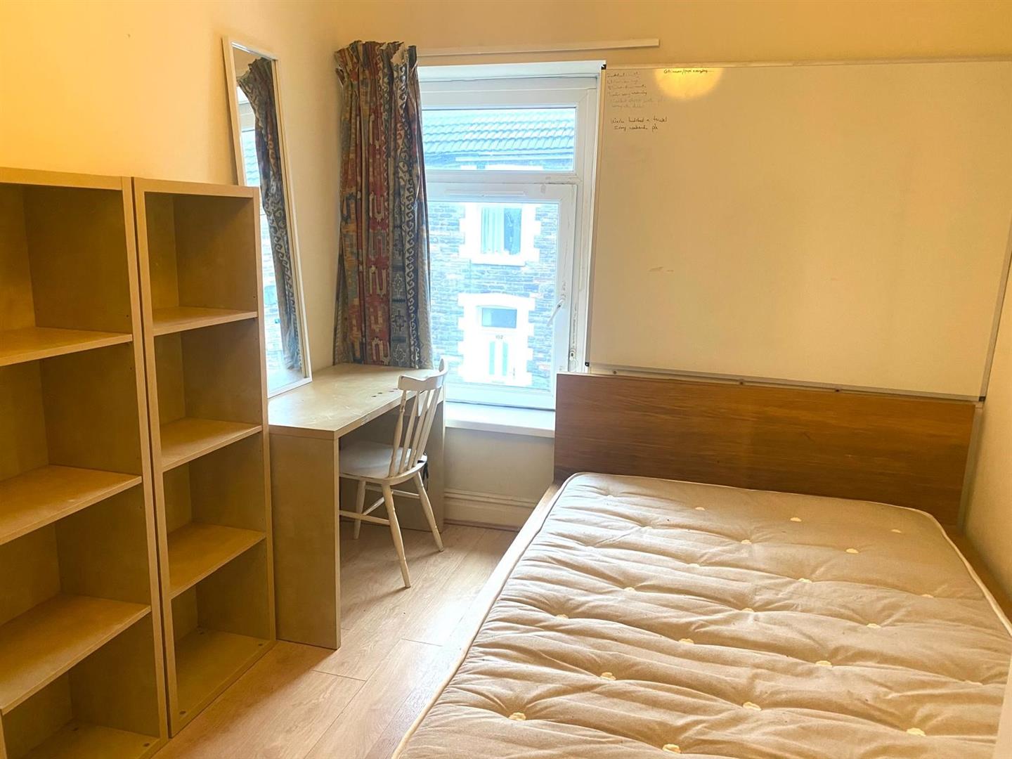 Flat Queen Street in Pontypridd