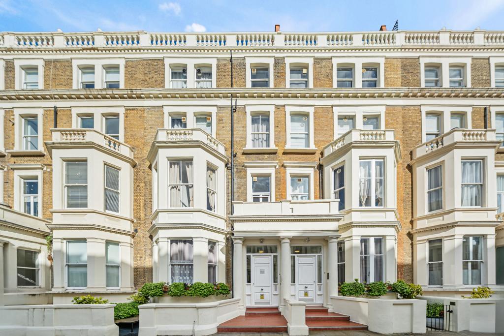 Flat Penywern Road in Greater London