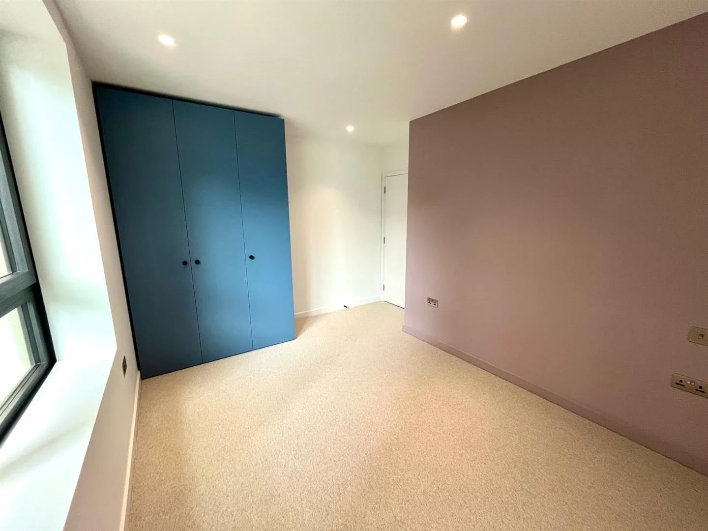 Flat Chandlers Avenue in Greater London