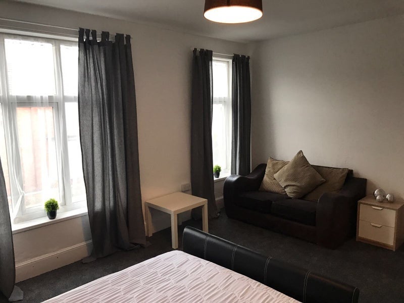 Room Avondale Road in Wolverhampton