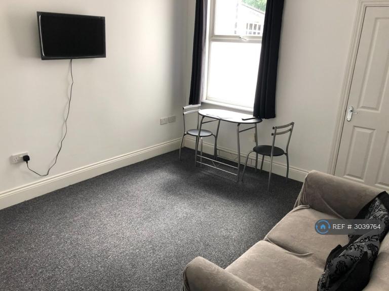 Room Laxey Road in Birmingham