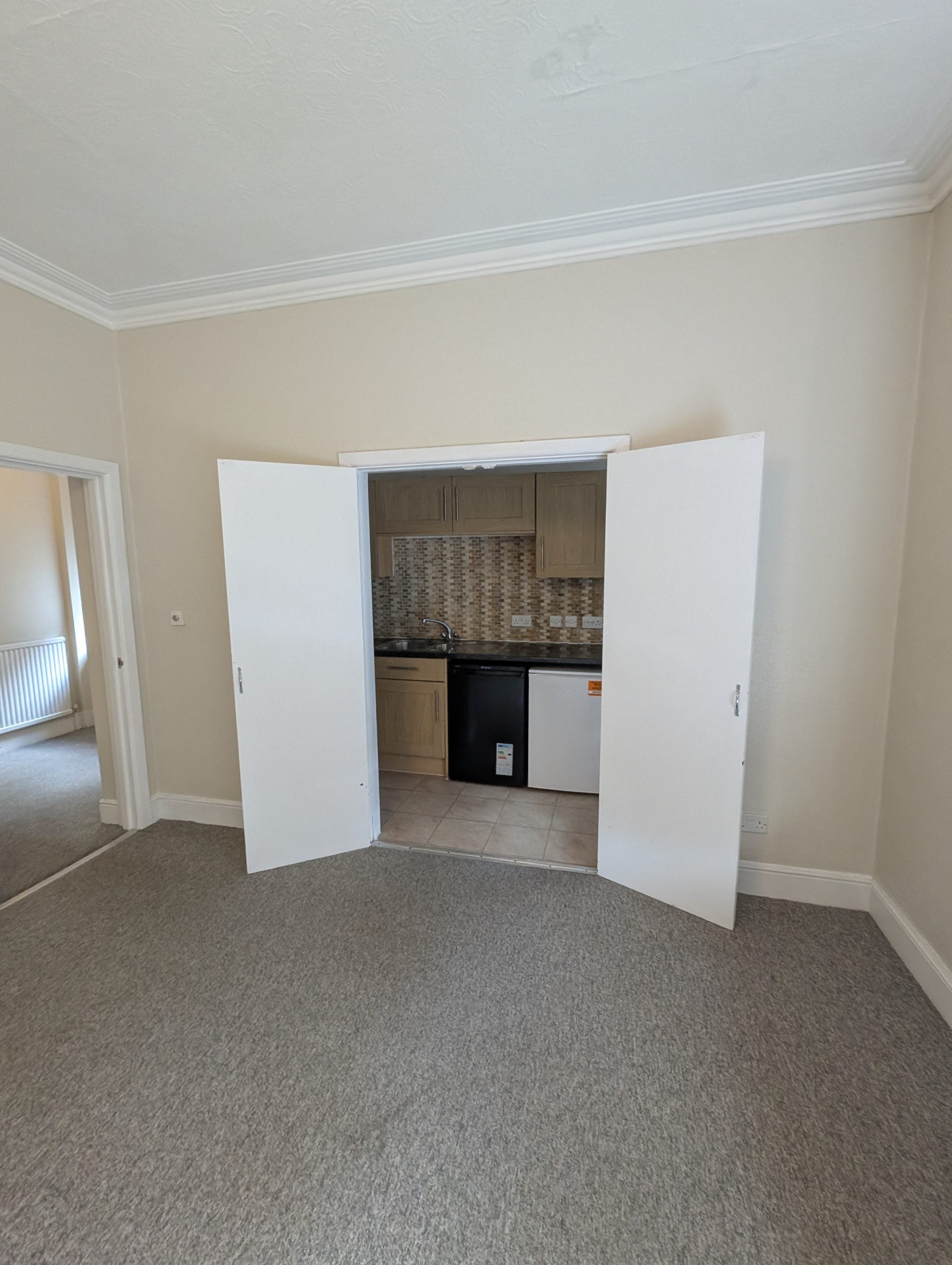 Room Elmgrove Road in Bristol