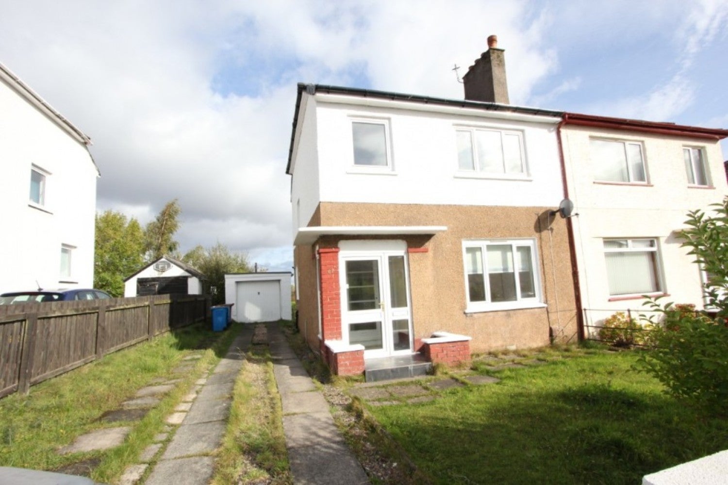 House Kyle Drive in Giffnock