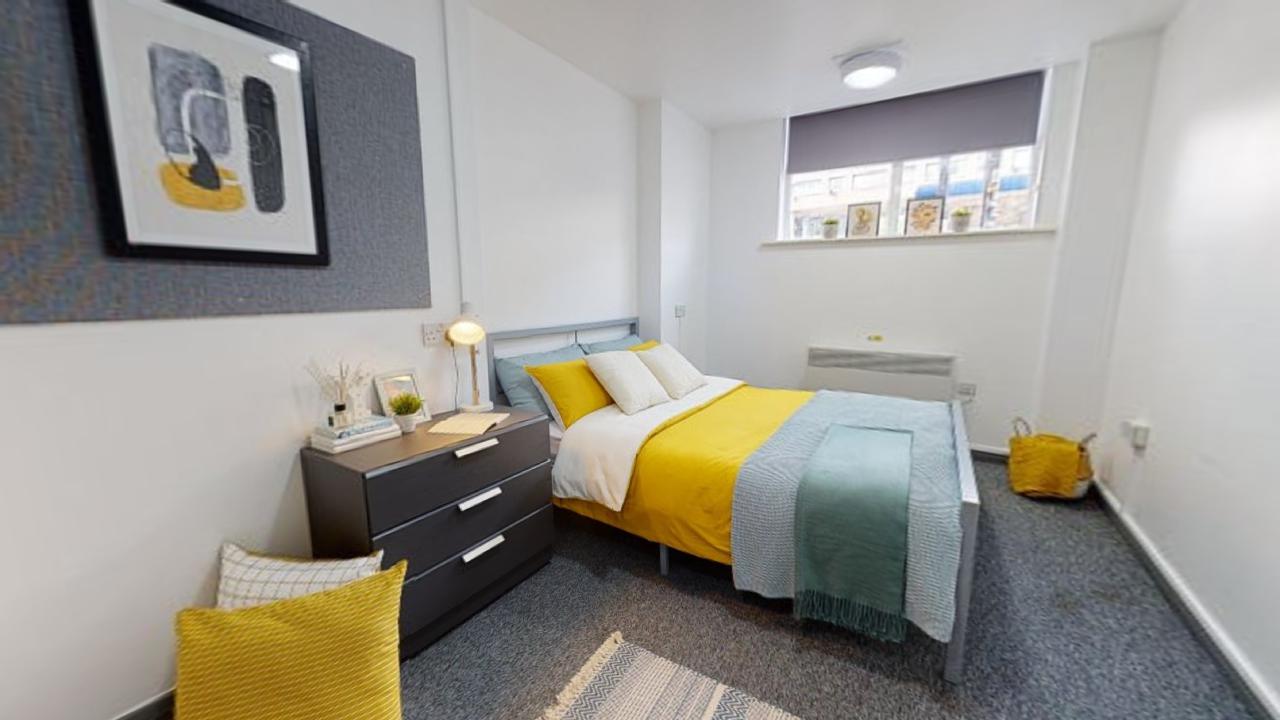 Room Stoddart Street in Newcastle upon Tyne