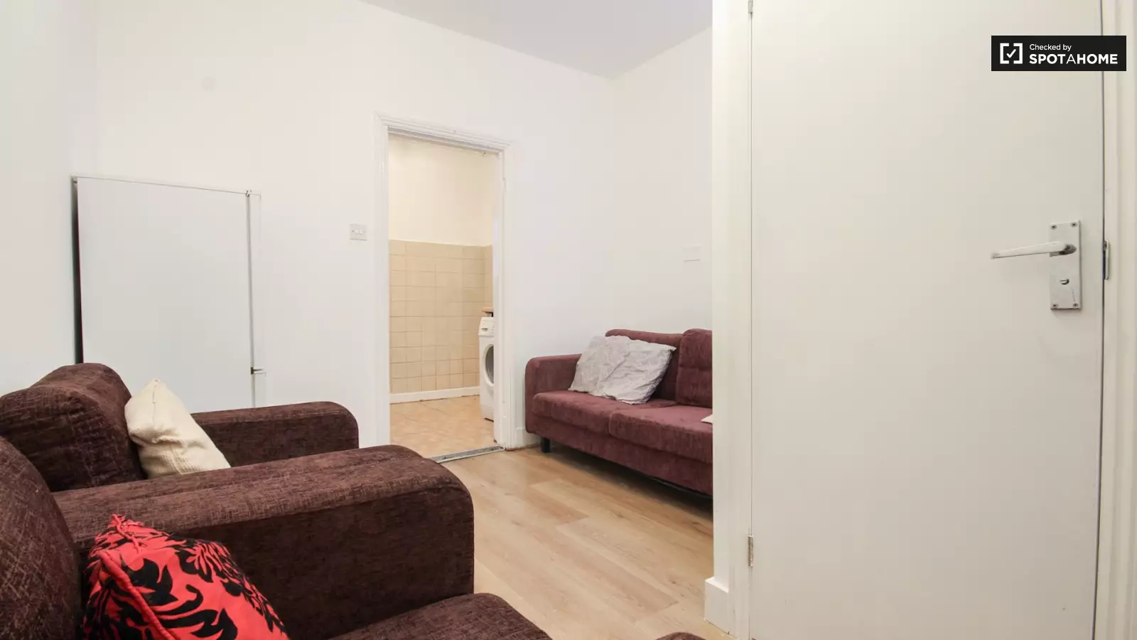 Room Drayton Road in Greater London