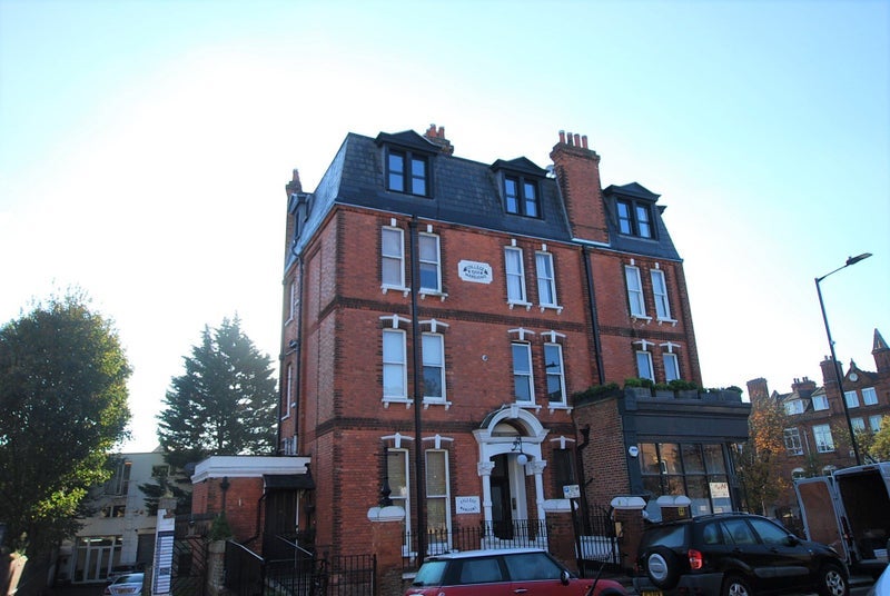 Flat Salusbury Road in Greater London
