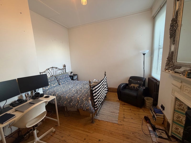 Room Salusbury Road in Greater London