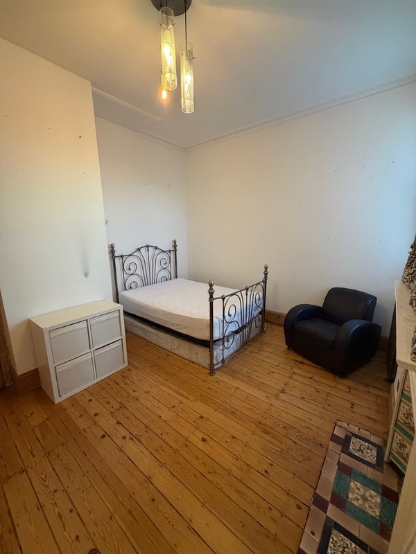 Flat Salusbury Road in Greater London
