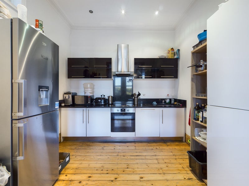 Flat Salusbury Road in Greater London