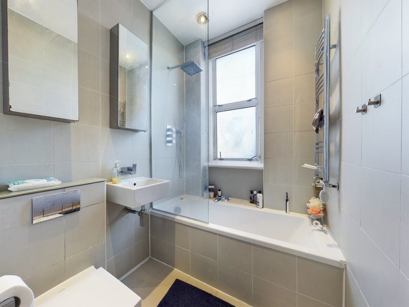 Flat Salusbury Road in Greater London