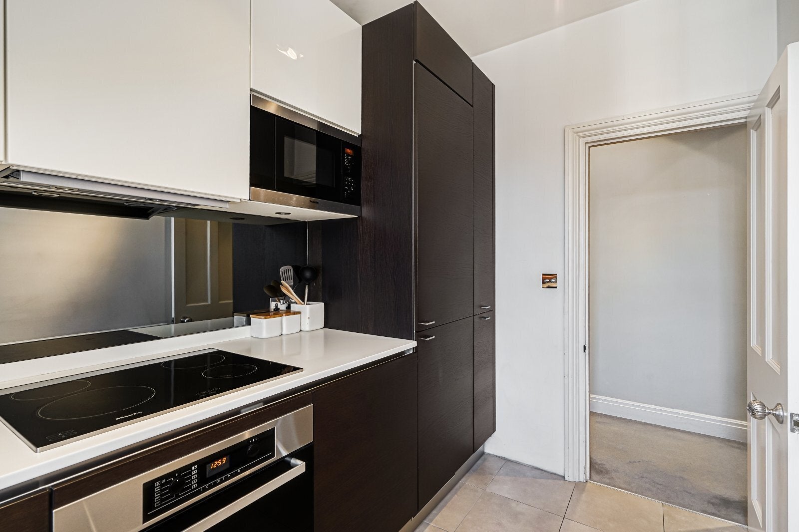 Flat Mallord Street in Greater London