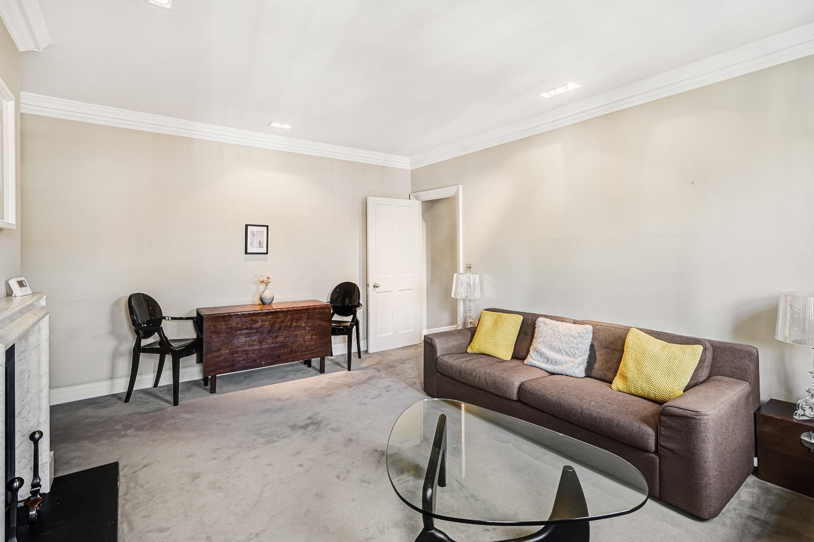 Flat Mallord Street in Greater London