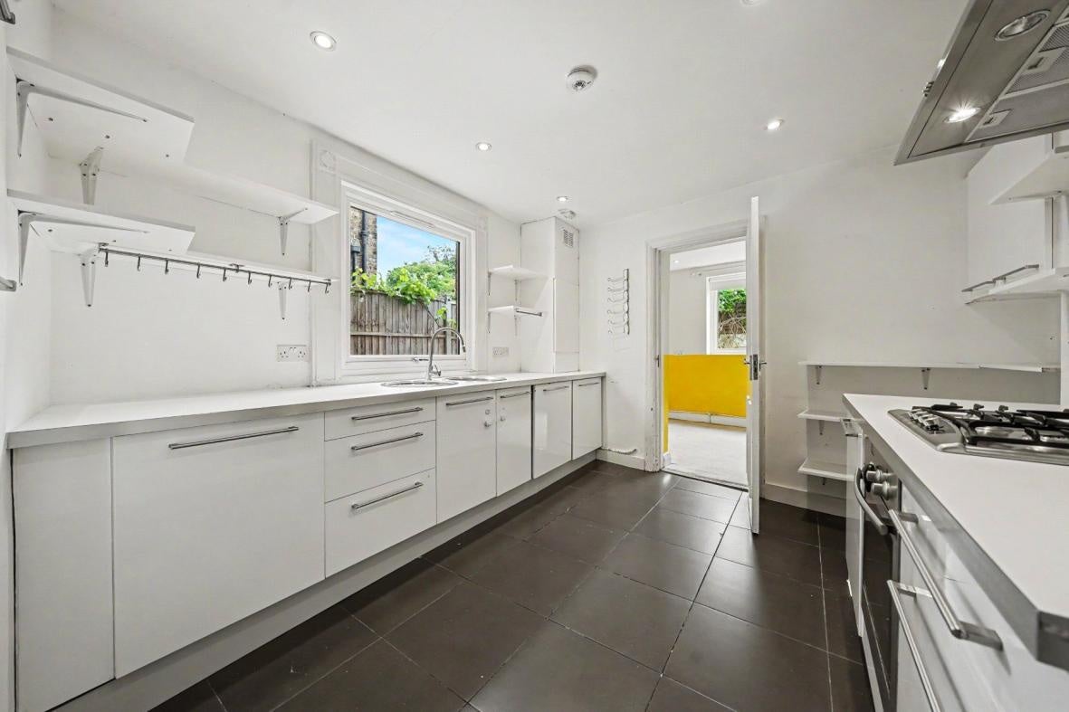 Flat Pandora Road in Greater London