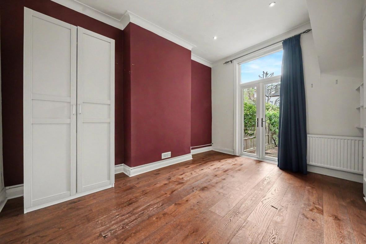 Flat Pandora Road in Greater London